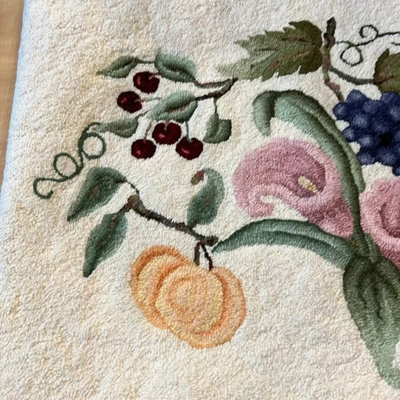 Hand hooked rug - Picture 3 of 5